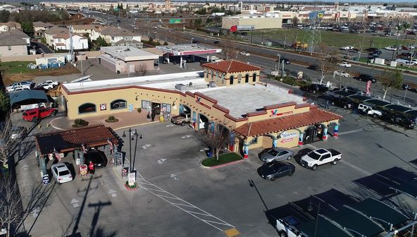 Sparkles Express Car Wash and Quick Lube: 18440 County Road 102, Woodland, CA 95776